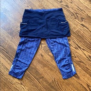Athleta skirted Capri leggings. Blue Navy.  Size M